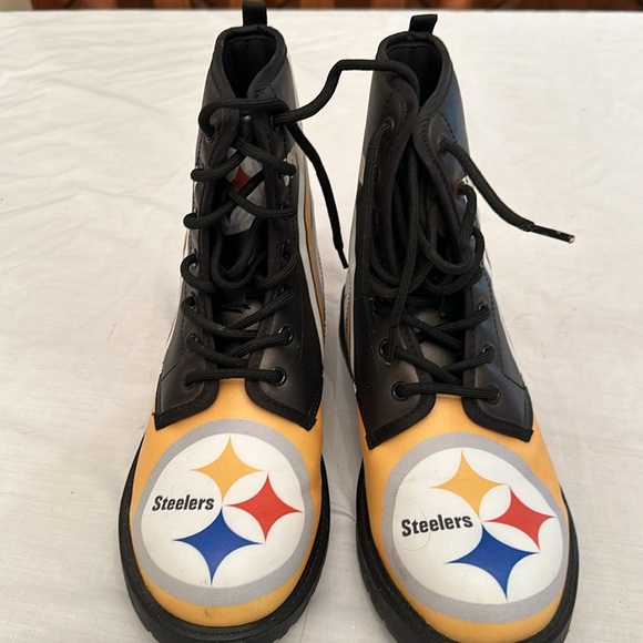 Steelers boots with laces. - Picture 2 of 4
